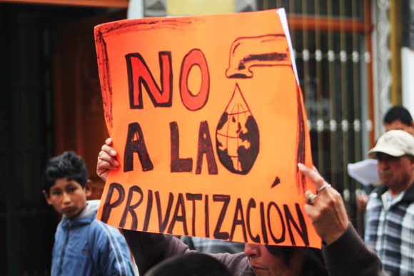 Habitantes del municipio de Calpan, Puebla se manifestaron contra las empresas; Living Water, Coca-cola, la presidencia del municipio y el gobierno estatal.